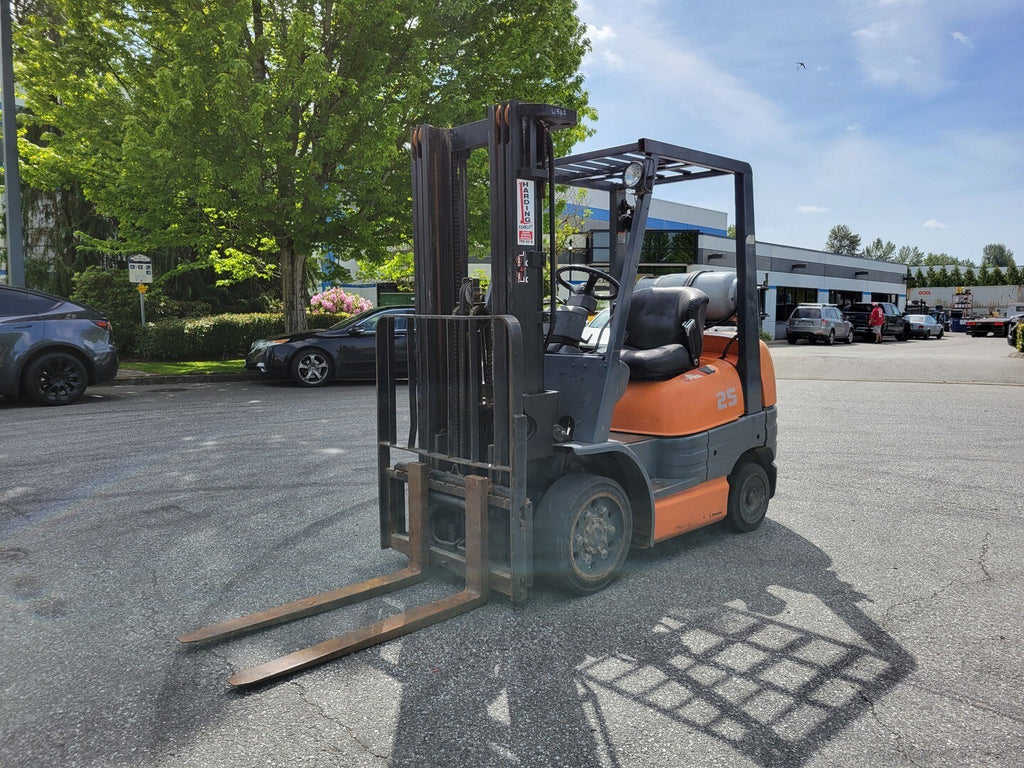 TOYOTA 5,000 lb Forklift 42-6FGCU25