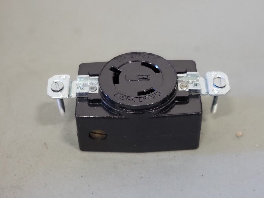 BRYANT 20A 277V Locking Receptacle NEMA L7-20