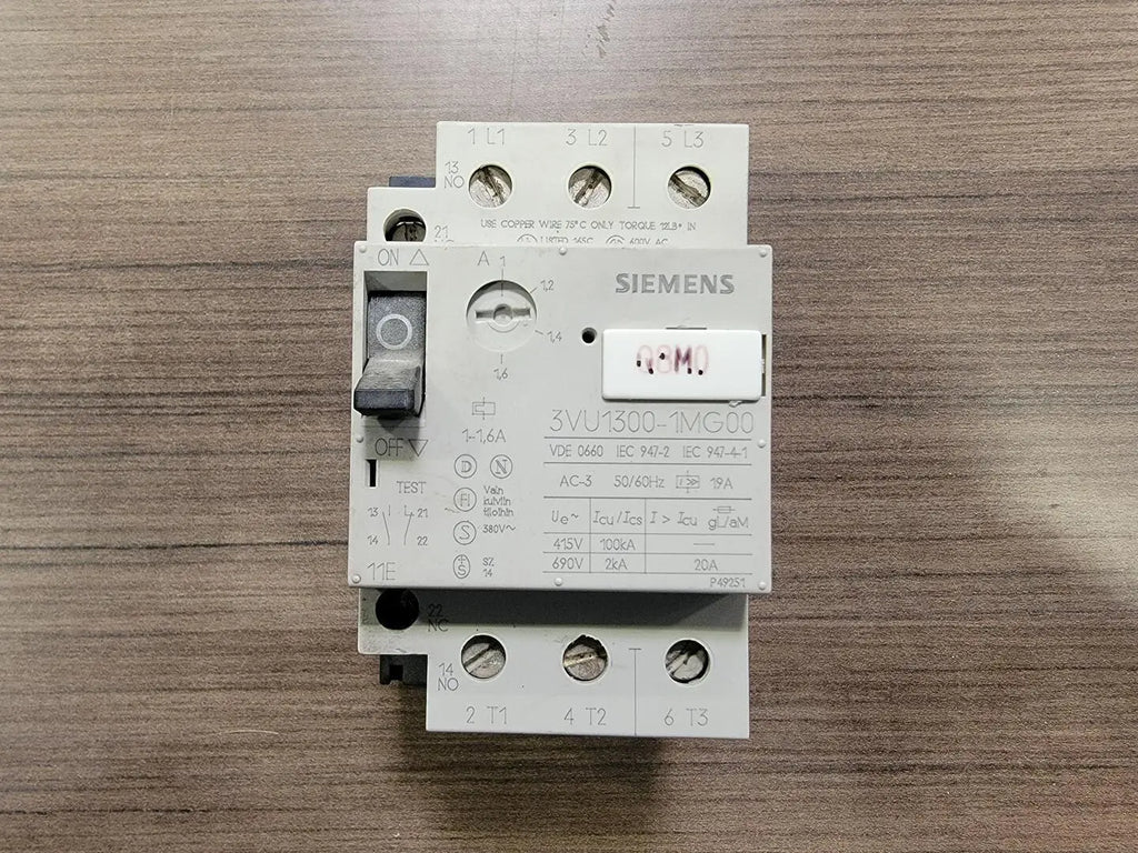 SIEMENS 1-1.6 Amp 3 Pole Circuit Breaker 3VU1300-1MG00 