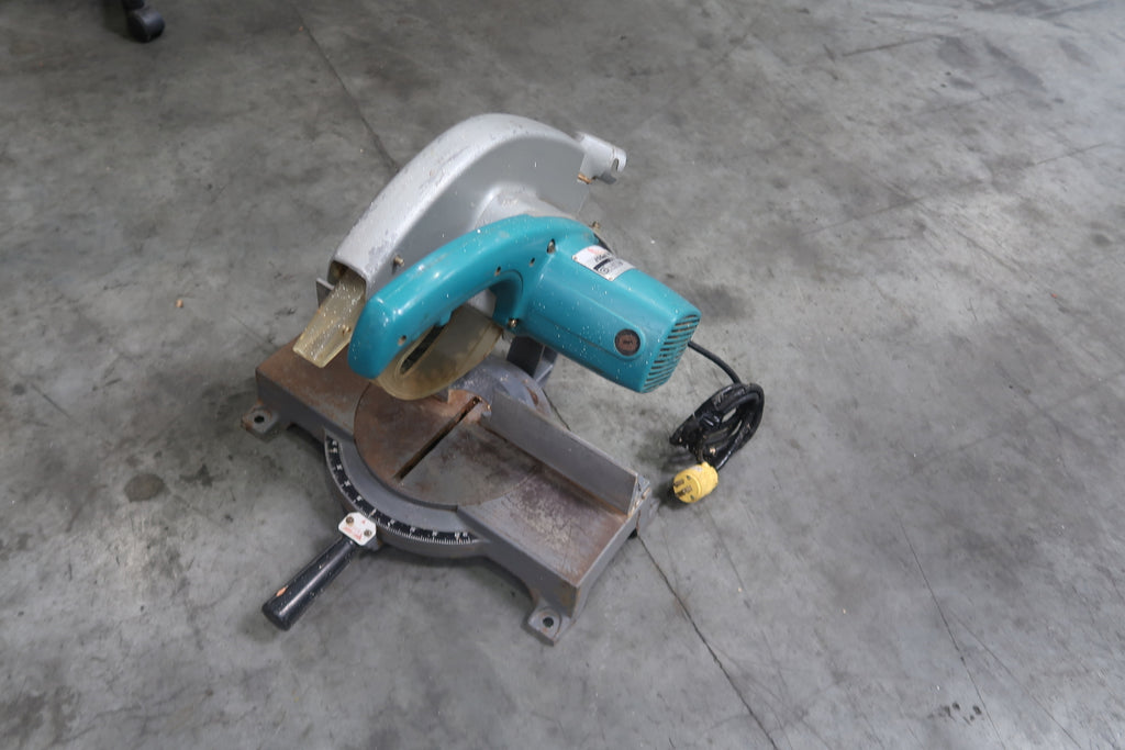 MAKITA 10" Miter Saw No. 2401B