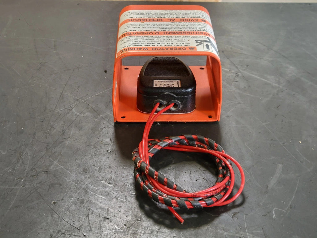 LINEMASTER SWITCH CORP.  Pneumatic Foot Pedal 3C-30A2-S with Guard Foot Switch 522-B14 