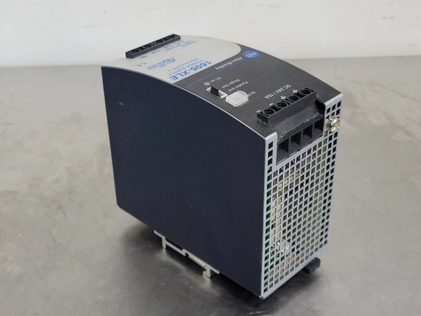 24-28 VDC Power Supply 1606-XLE240E-3